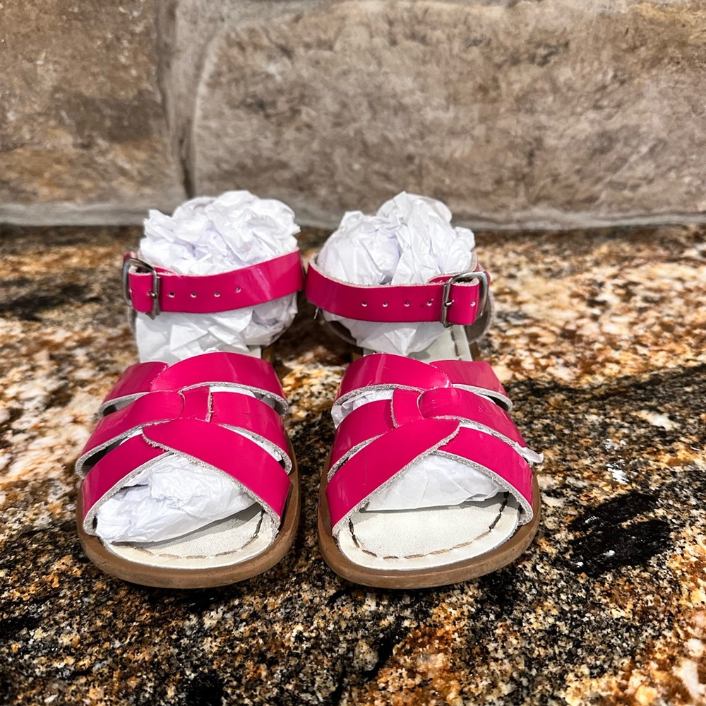 Girls Saltwater size 11 pink sandals. GUC